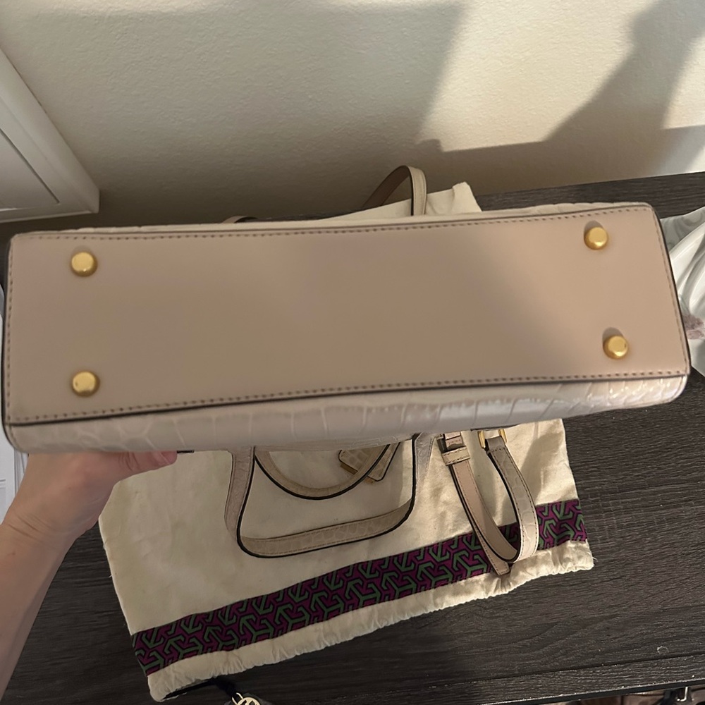Tory Burch Beige Crocodile-Embossed Tote NWOT - Picture 4 of 6